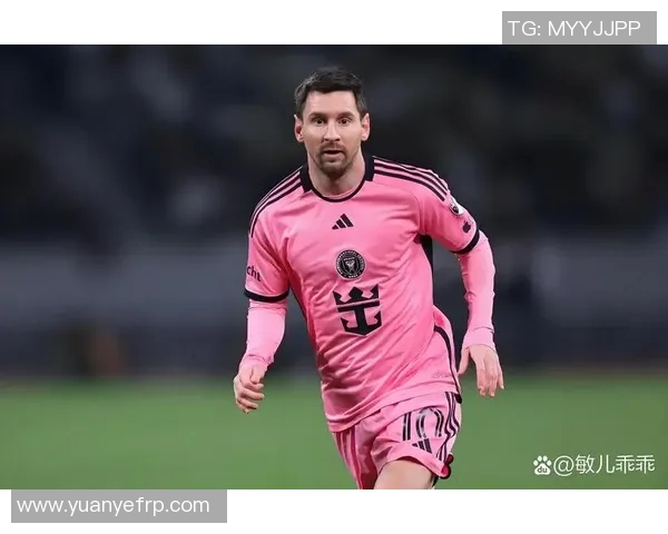 《足球场上的王者崛起：一位球星的传奇之路与梦想追逐》