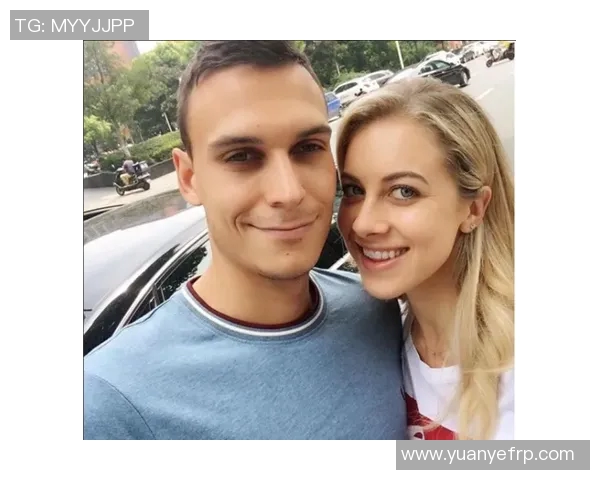 足坛巨星美妻风采尽显 球场之外的爱情与魅力故事 足坛巨星美妻风采尽显 球场之外的爱情与魅力故事